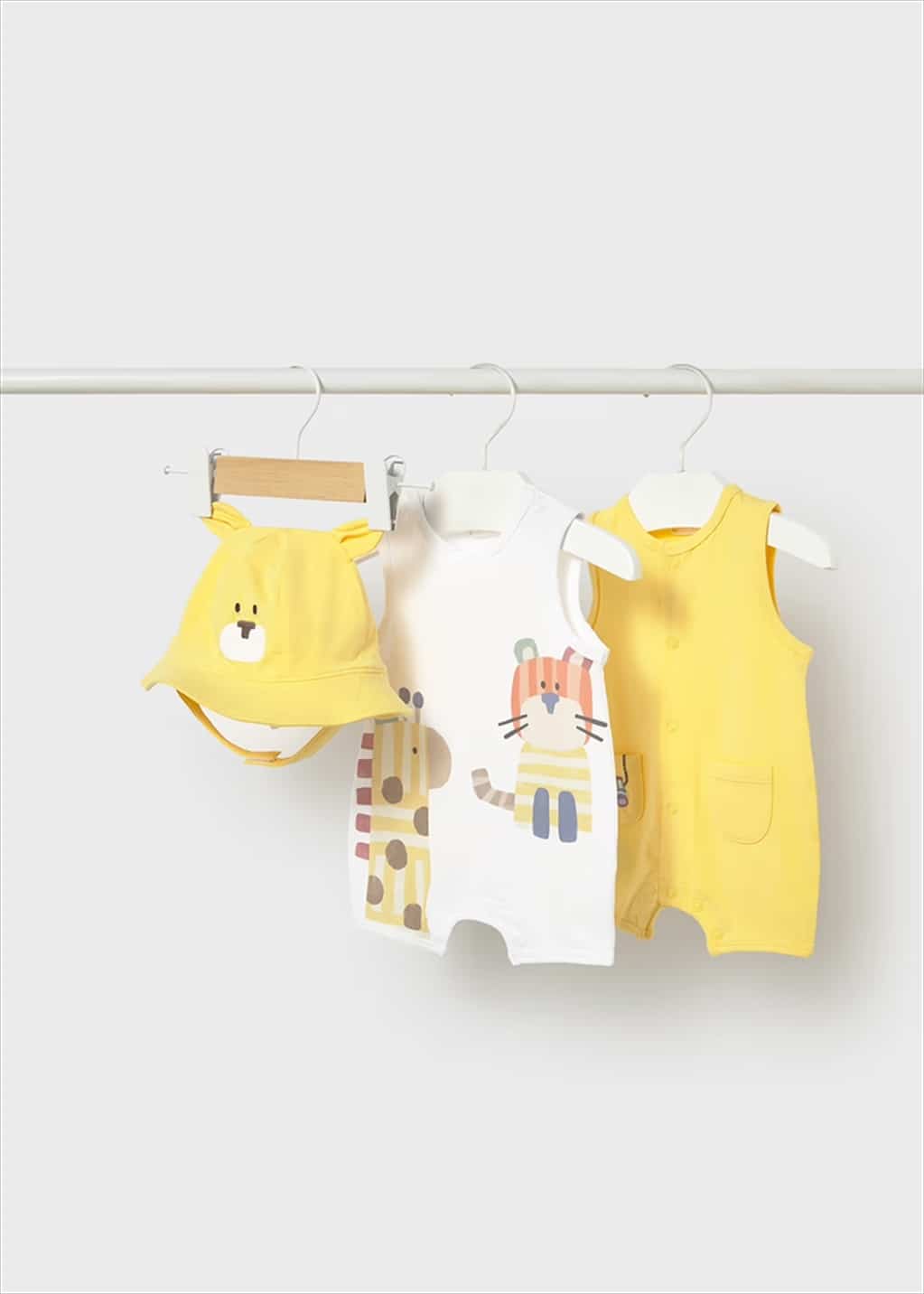 26-1616-YLW.jpg Pack of 2 bodysuits with hat - Image 1